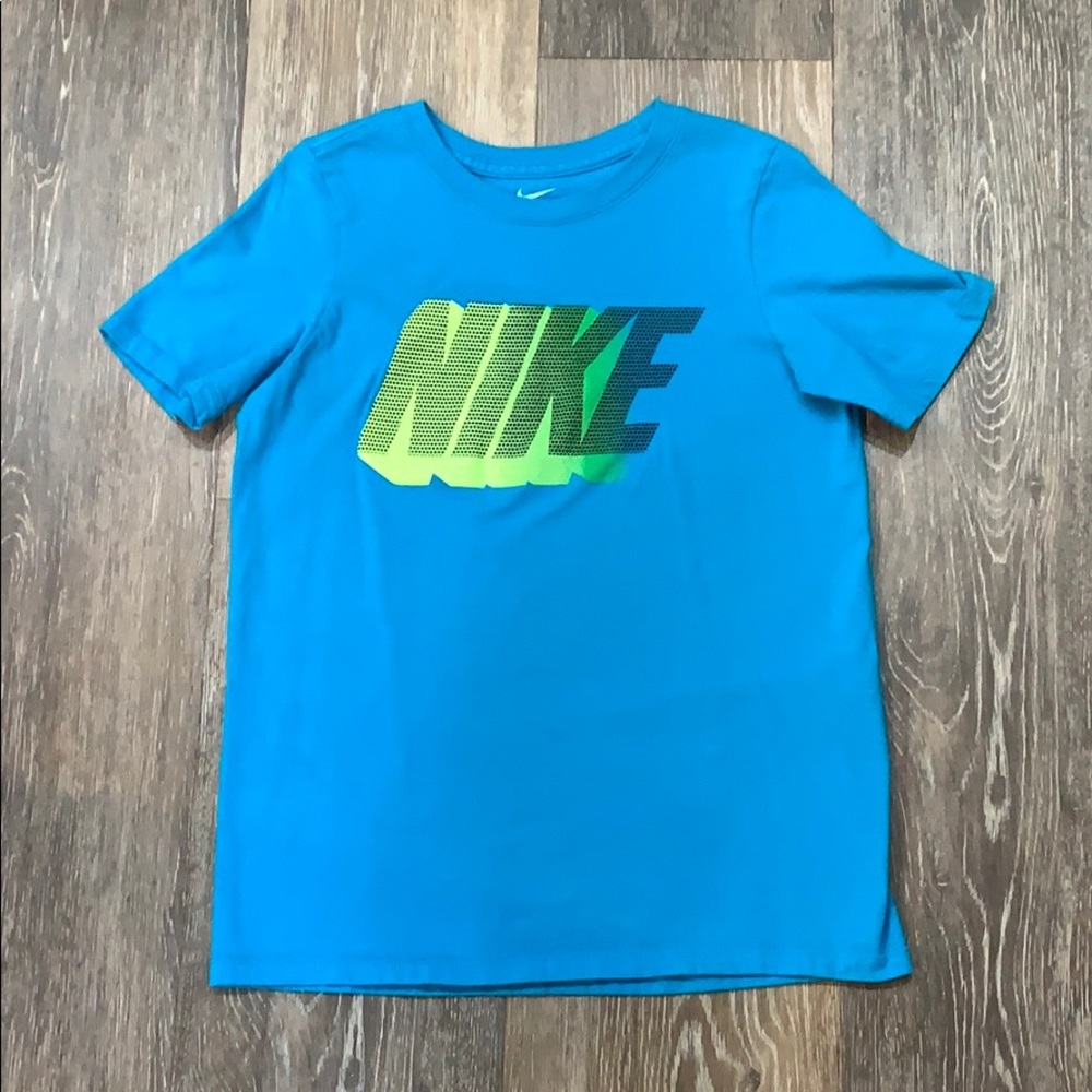 Boy’s NIke Size S Short Sleeved Tee